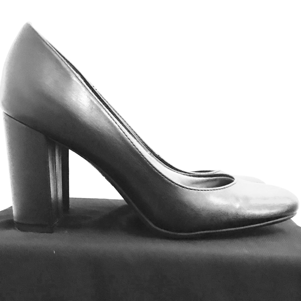 Life Stride Chunky Heel Pump